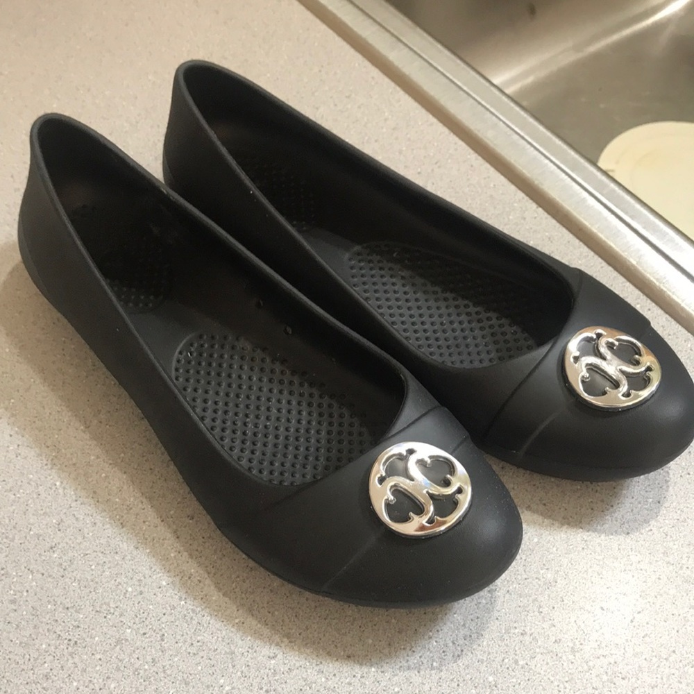CROCS SIZE 8 WORN ONLY ONCE !